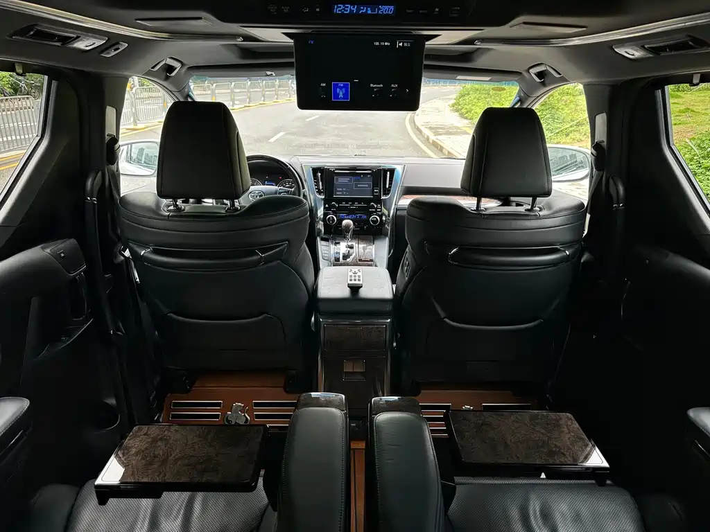 Toyota Alphard 2019 — фото 15