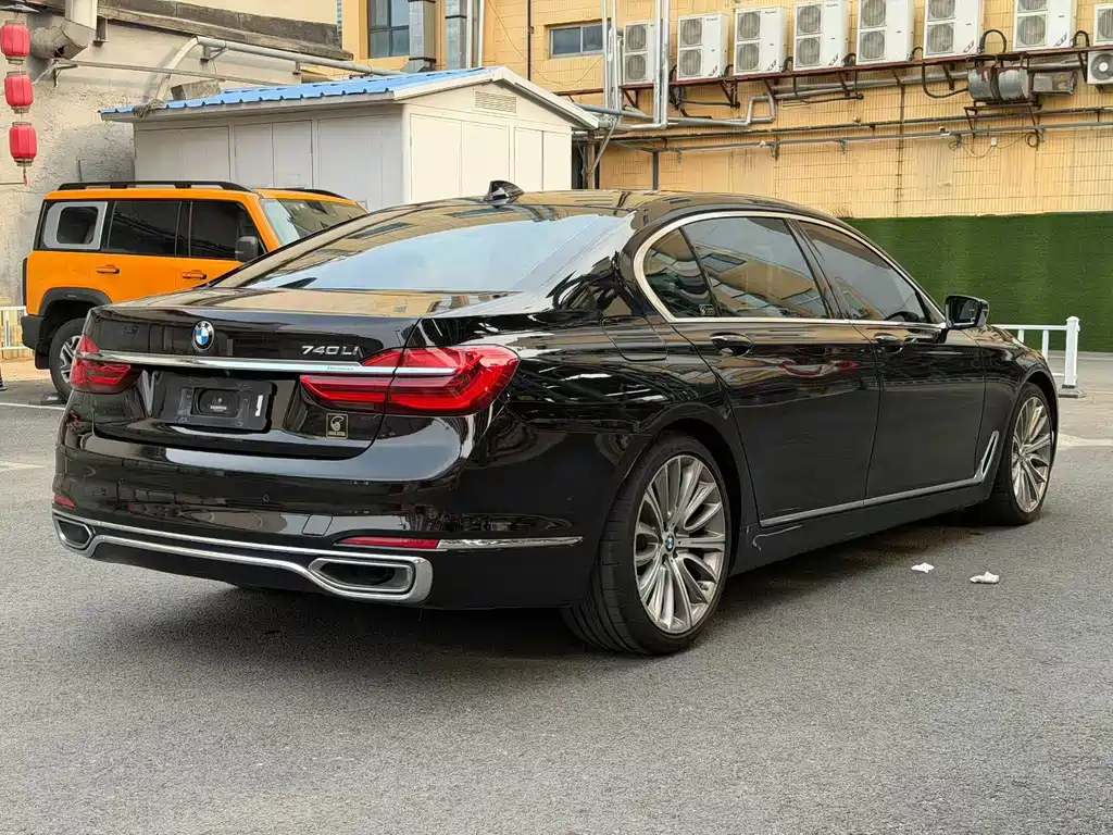 BMW 7 Series 2018 — фото 8