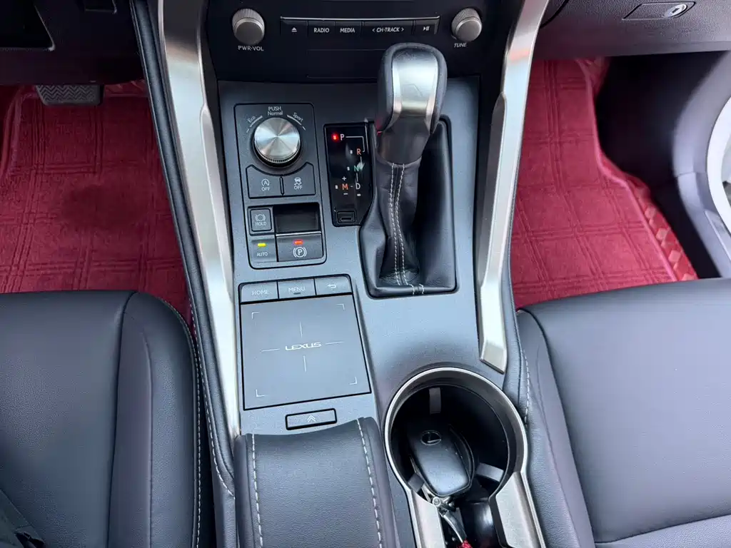 Lexus NX 2018 — фото 12