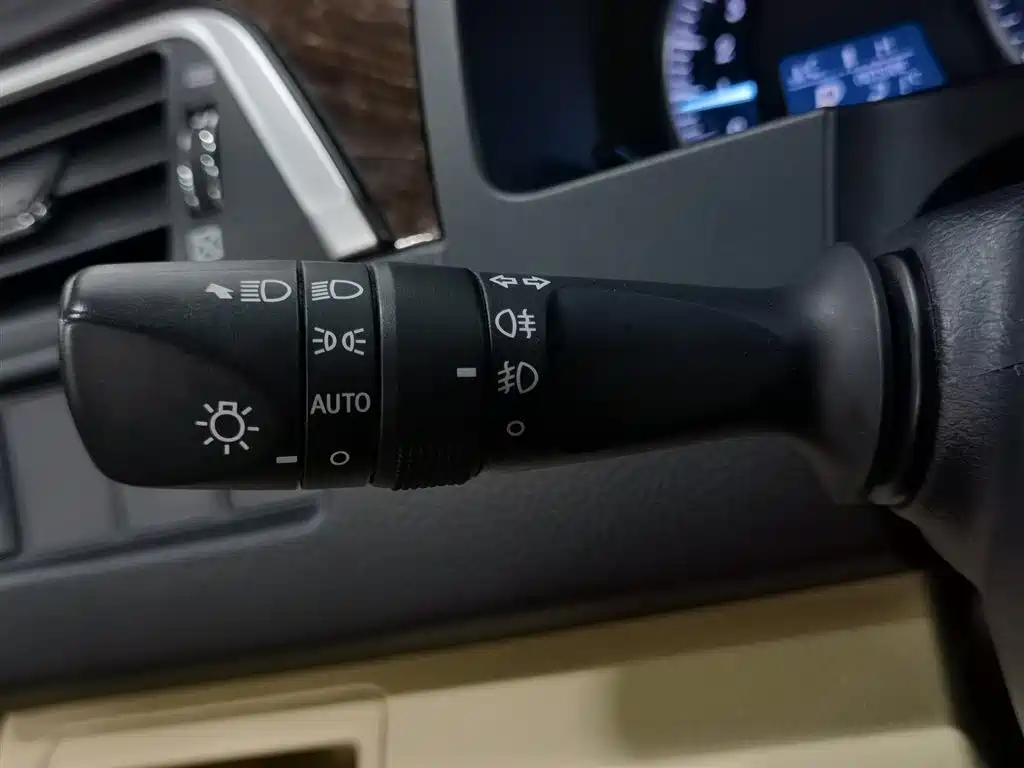 Toyota Camry 2015 — фото 21