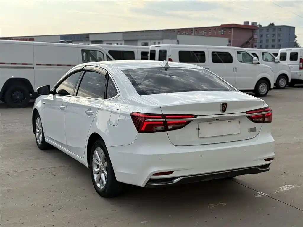Roewe i6 New Energy 2018 — фото 8