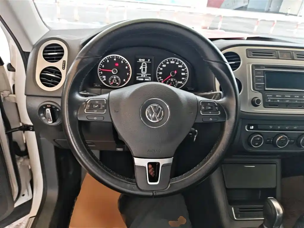 Volkswagen Tiguan 2015 — фото 11