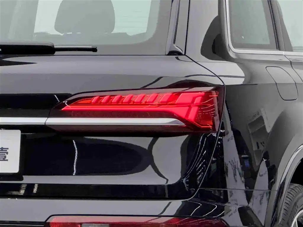 Audi Q7 2025 — фото 19