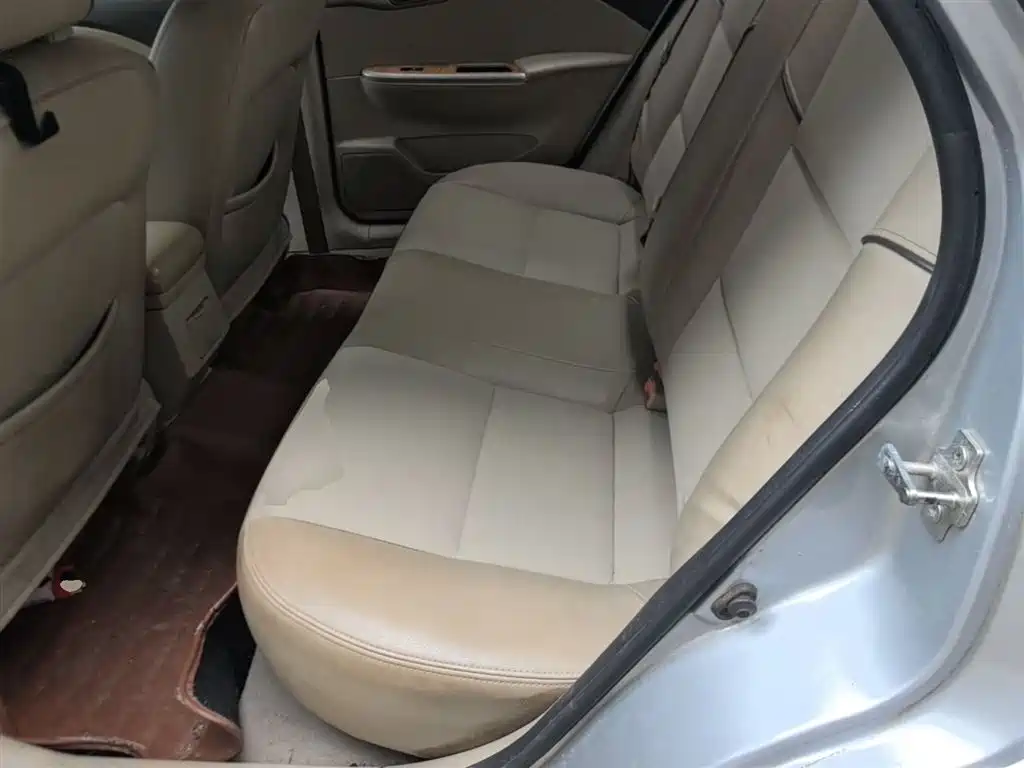 Buick Excelle 2015 — фото 17