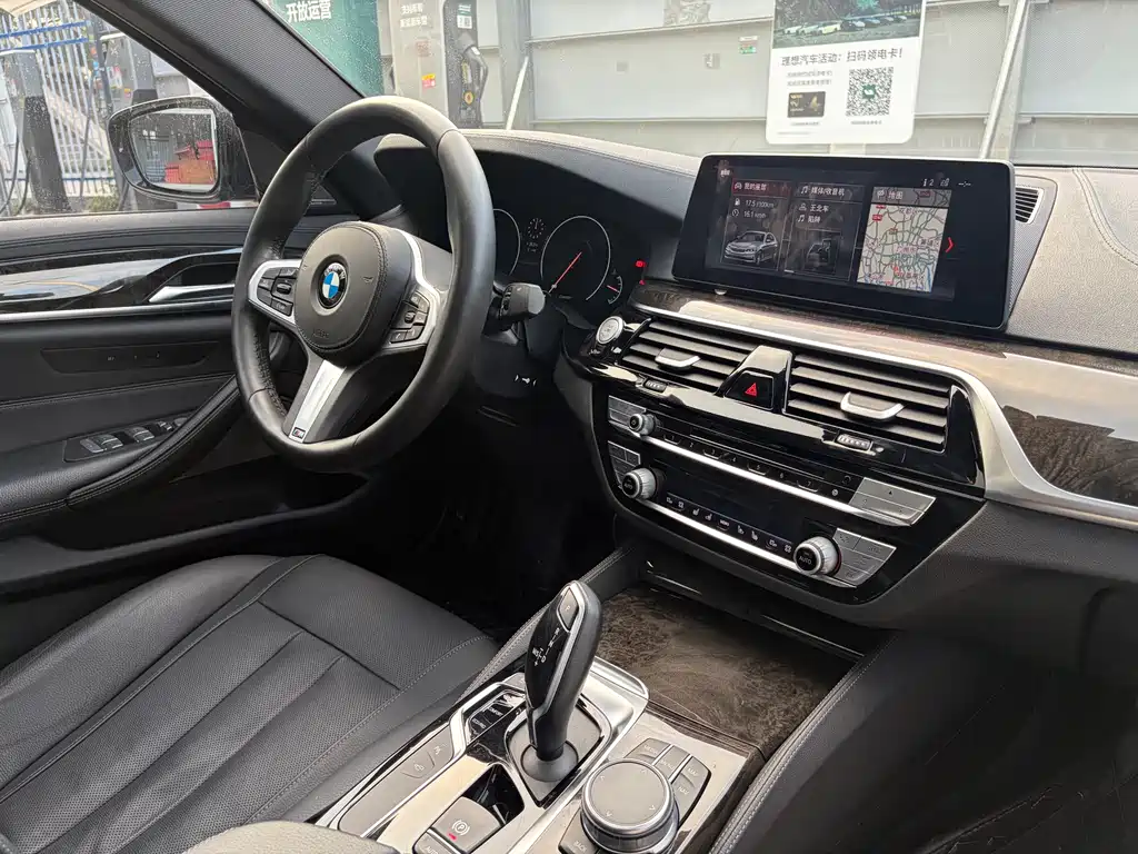 BMW 5 Series 2019 — фото 25