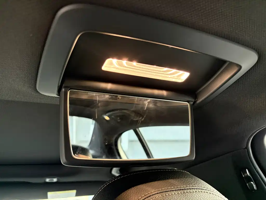 BMW 5 Series 2019 — фото 13