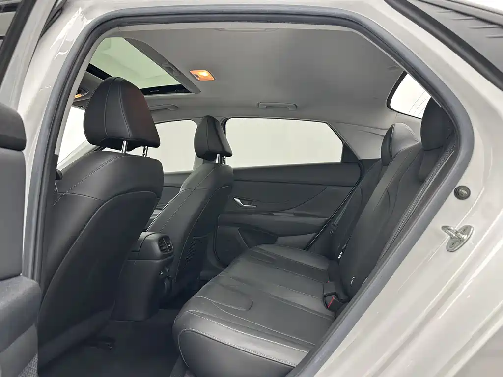 Hyundai Elantra 2022