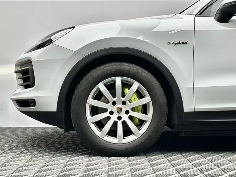 Porsche Cayenne New Energy 2020 — фото 7