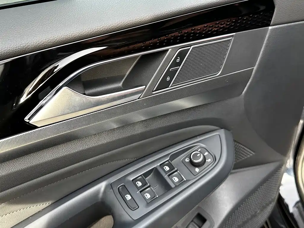 Volkswagen Passat 2024 — фото 15