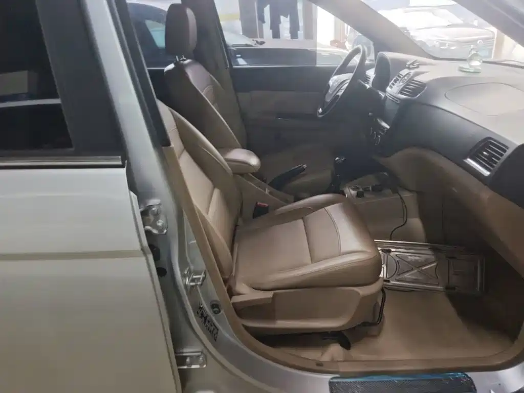 Wuling Hongguang 2015 — фото 25