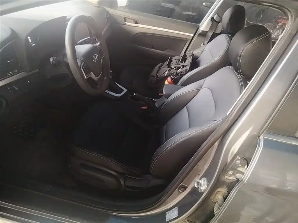 Hyundai Elantra 2017 — фото 15
