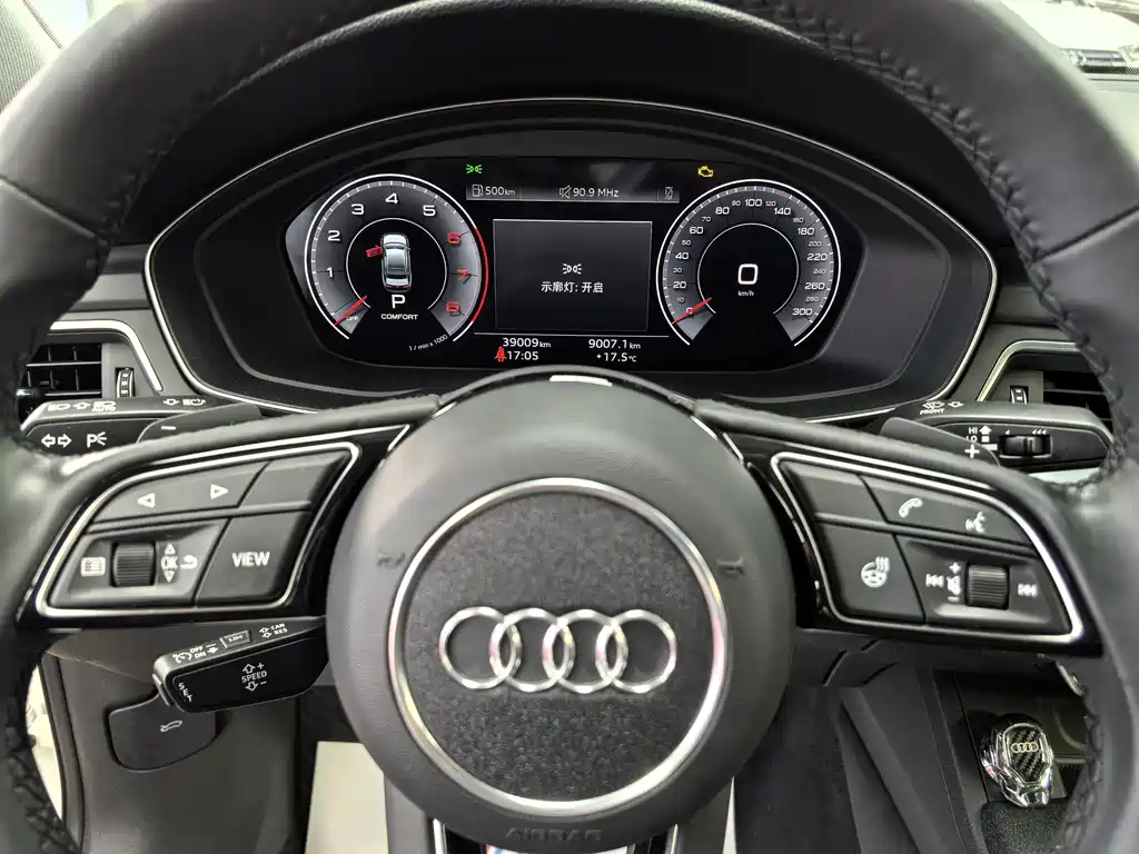 Audi A4L 2023 — фото 8