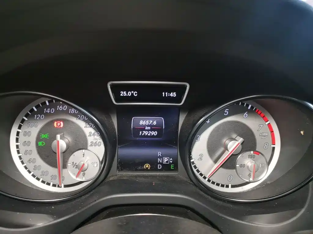 Mercedes-Benz CLA 2015 — фото 12