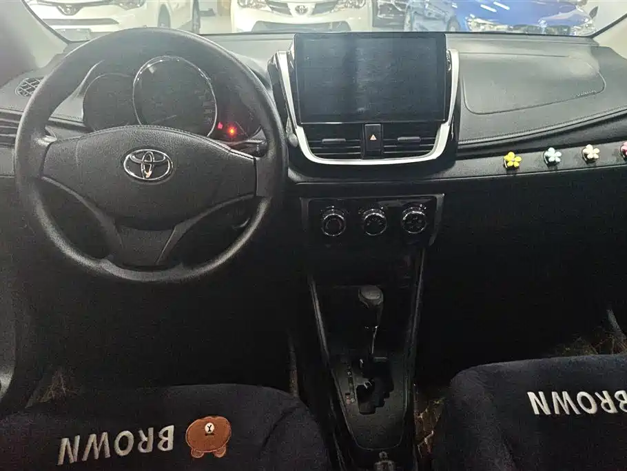 Toyota Yaris L 2018 — фото 12