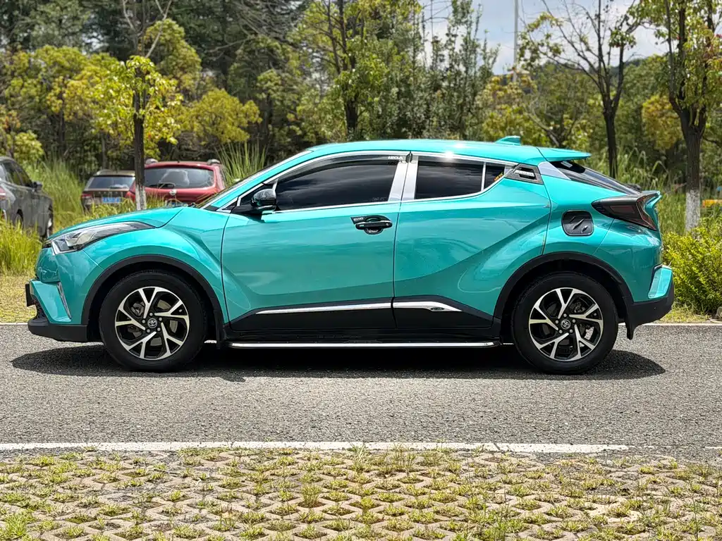 Toyota C-HR 2020 — фото 4