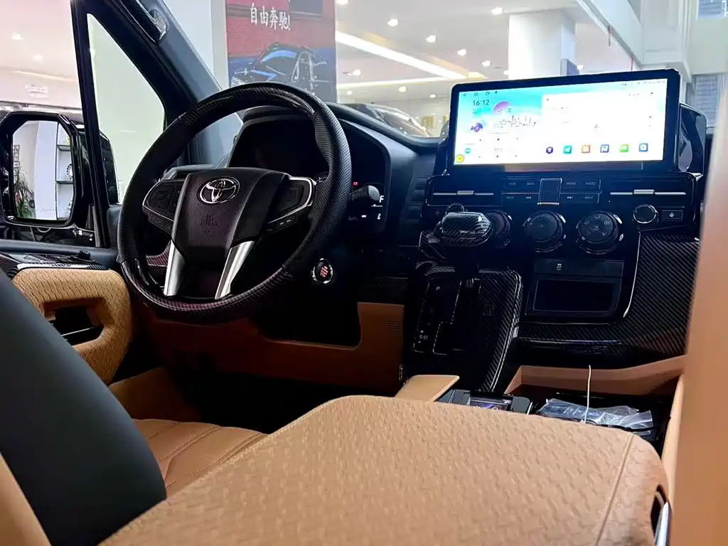 Toyota Hiace — фото 6