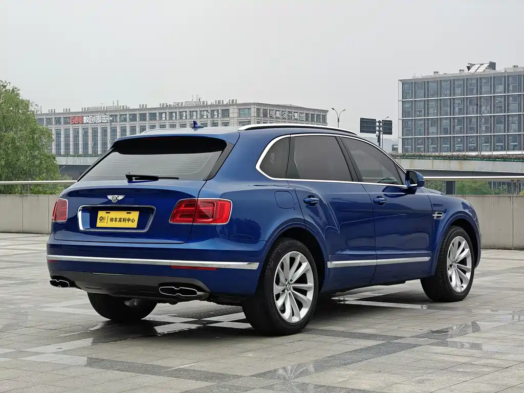 Bentley Bentayga 2020 — фото 3
