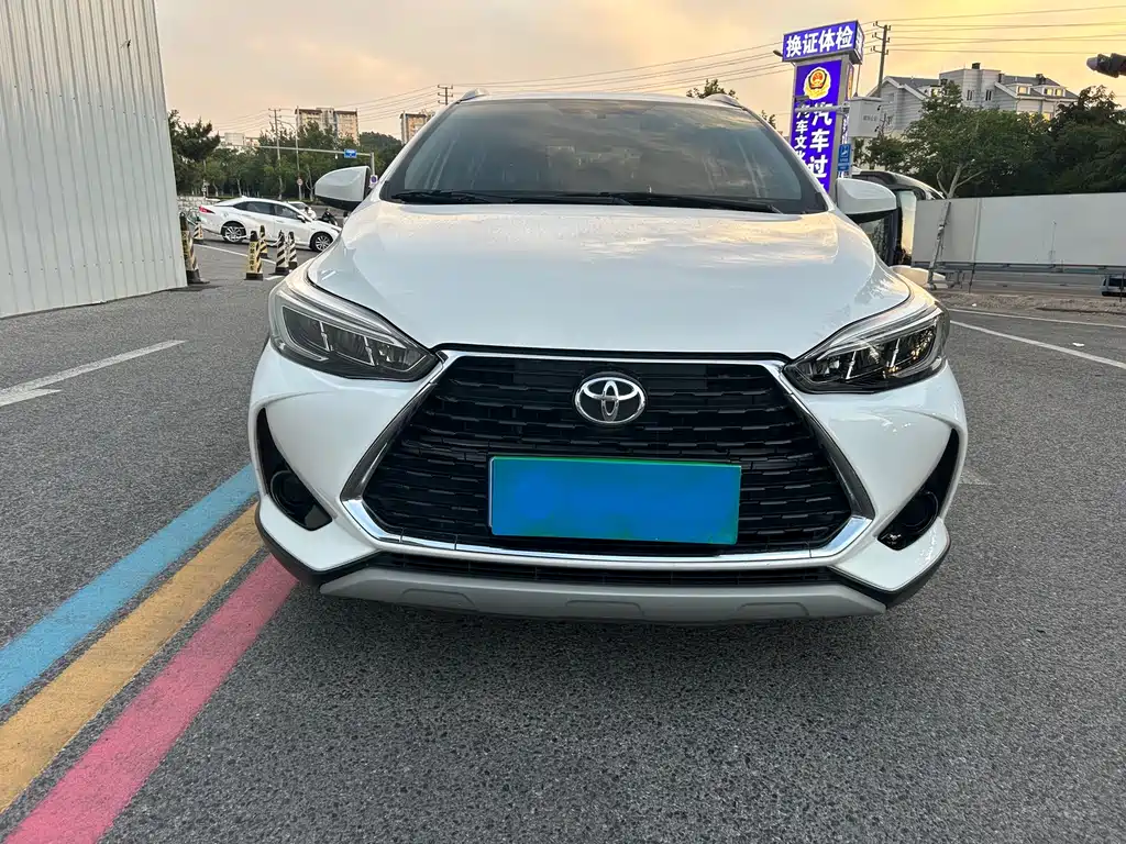 Toyota Yaris L 2021 — фото 2