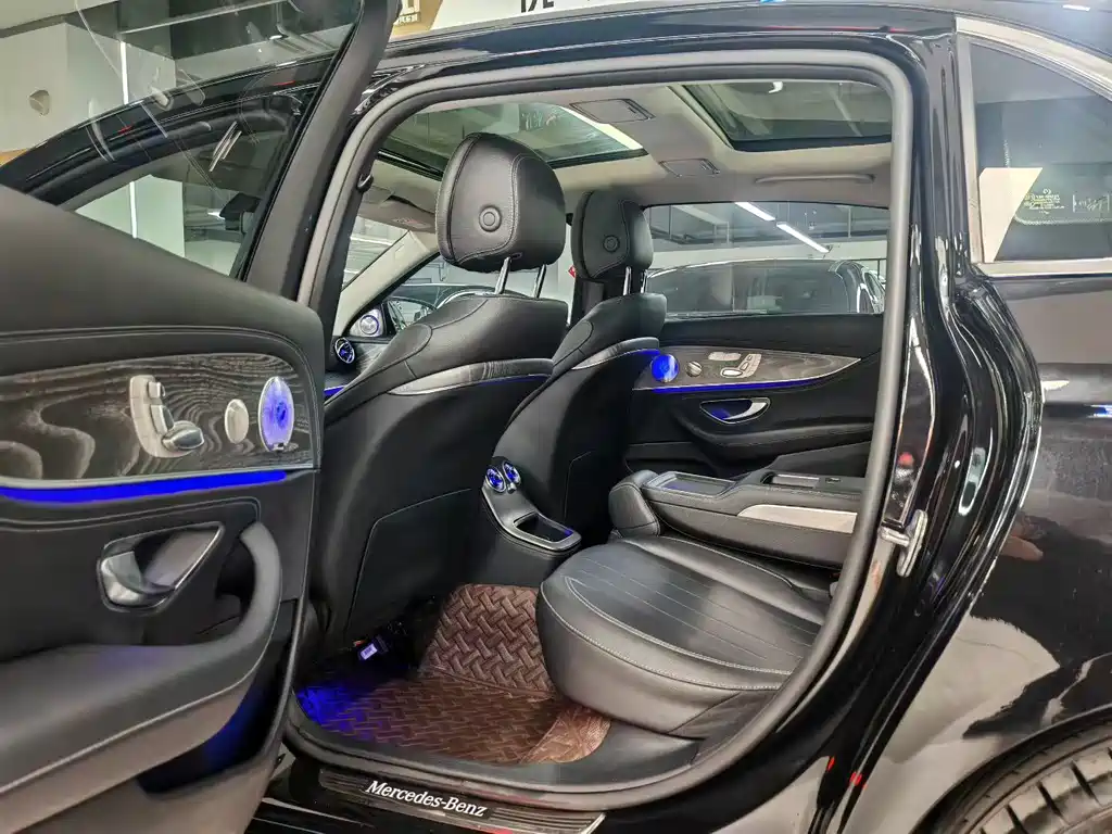 Mercedes-Benz E-Class 2023 — фото 6