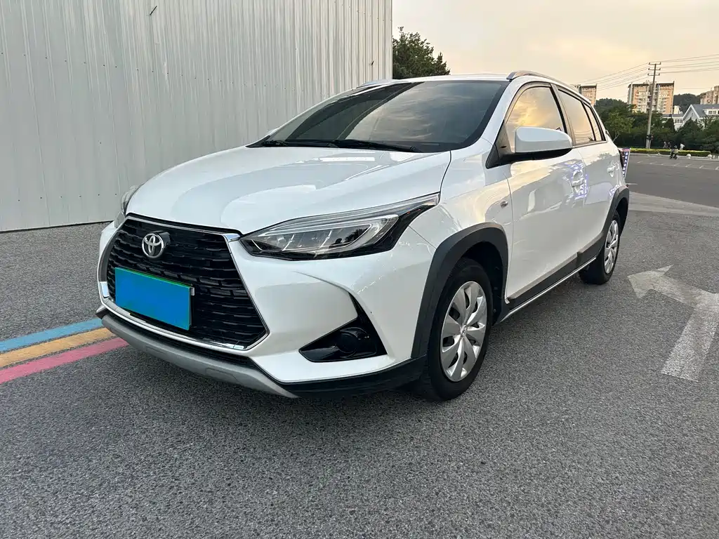 Toyota Yaris L 2021 — фото 1