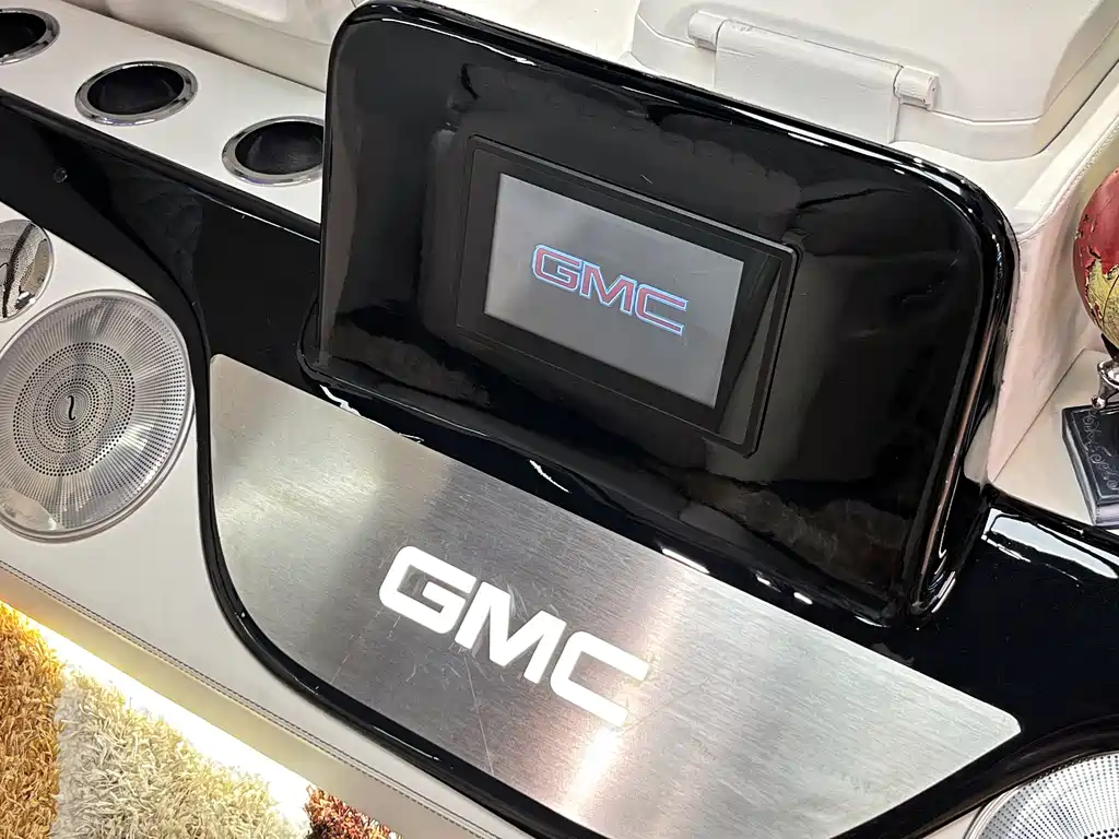 GMC Savana 2018 — фото 23