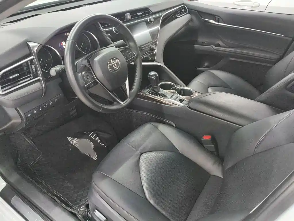 Toyota Camry 2020 — фото 18