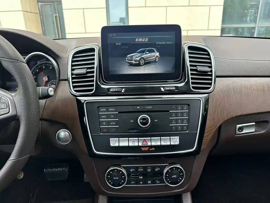 Mercedes-Benz GLE 2017 — фото 12