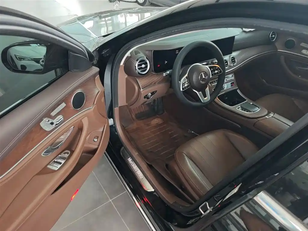 Mercedes-Benz E-Class 2020 — фото 16