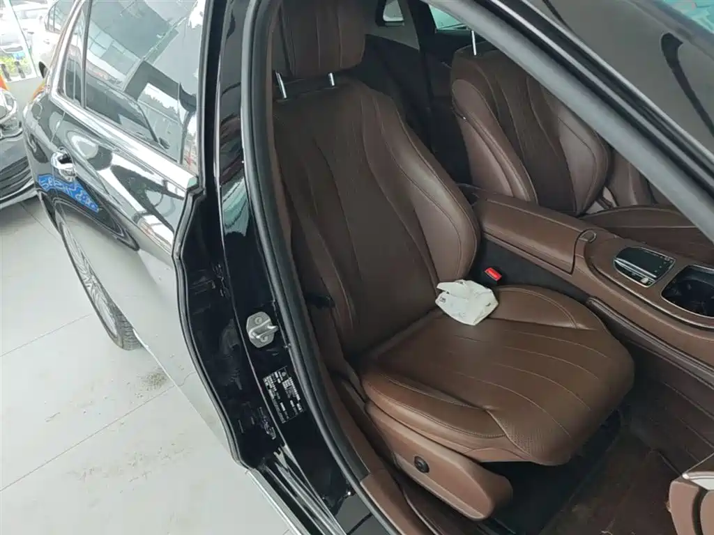 Mercedes-Benz E-Class 2020 — фото 25