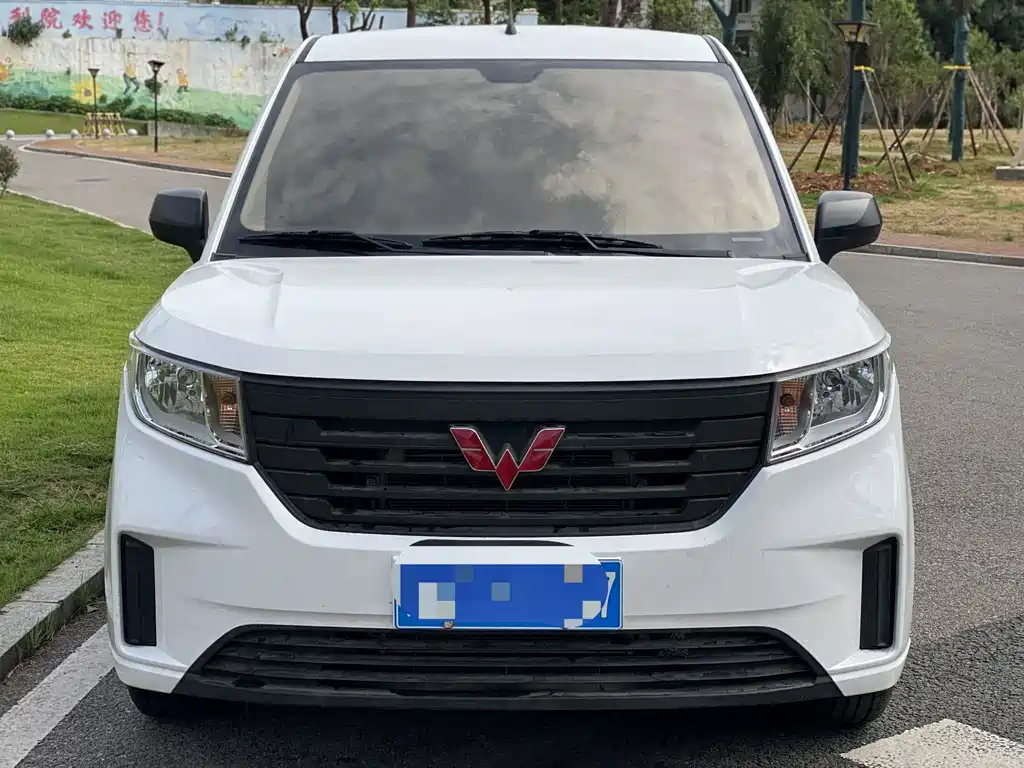 Wuling Hongguang PLUS 2023