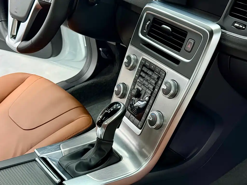 Volvo S60 2017 — фото 18