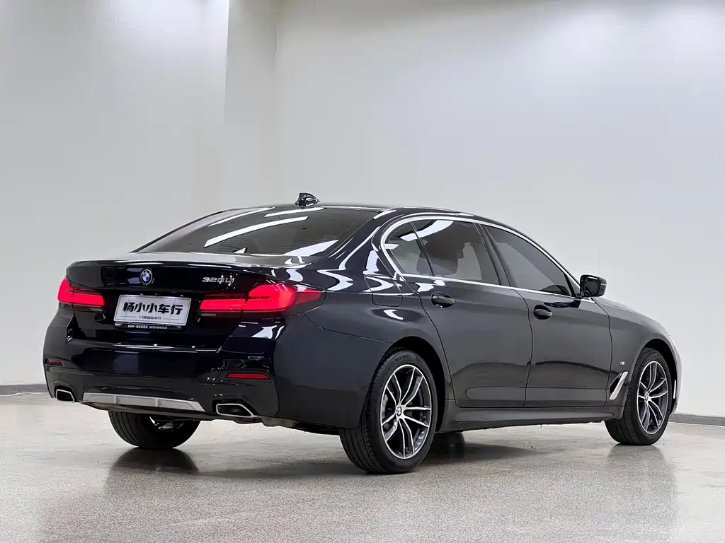 BMW 5 Series 2022 — фото 10