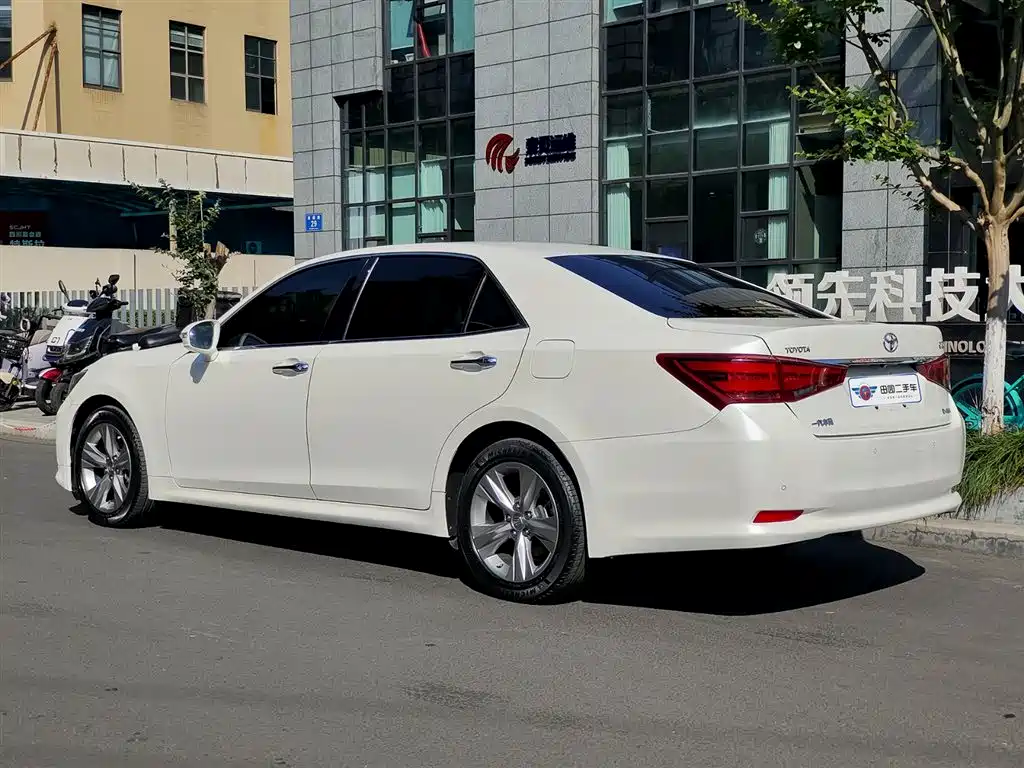 Toyota Crown 2017 — фото 4