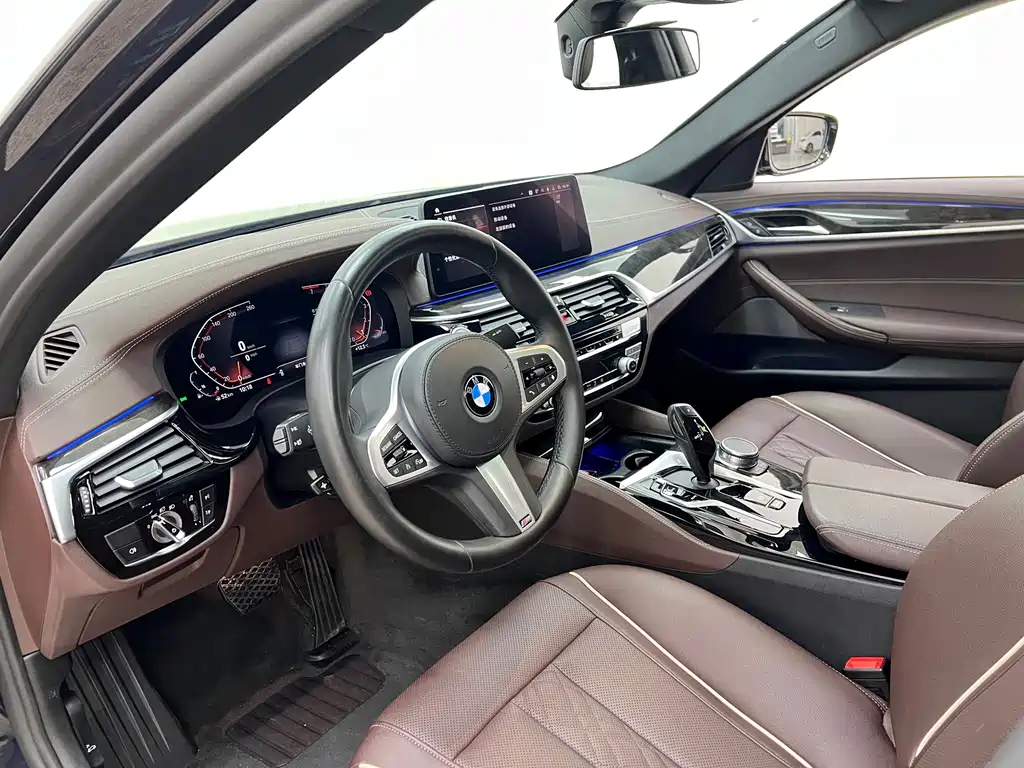 BMW 5 Series 2022 — фото 14