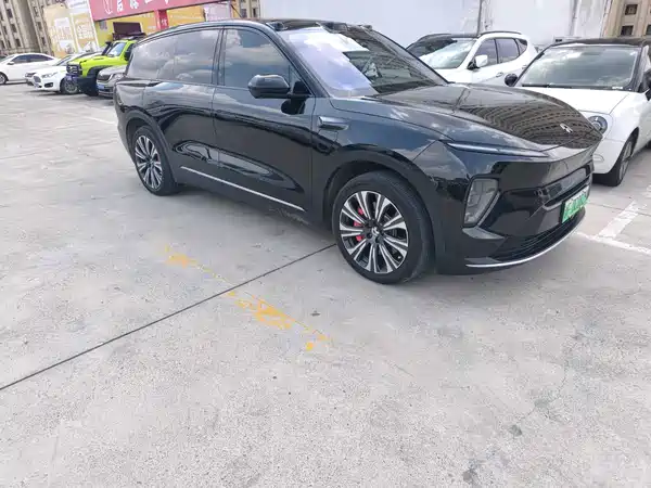 NIO ES8 2025