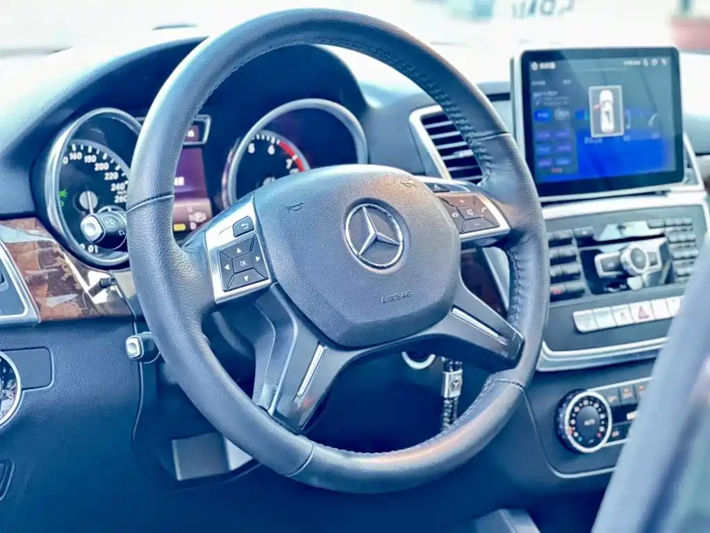 Mercedes-Benz M-Class 2015 — фото 17