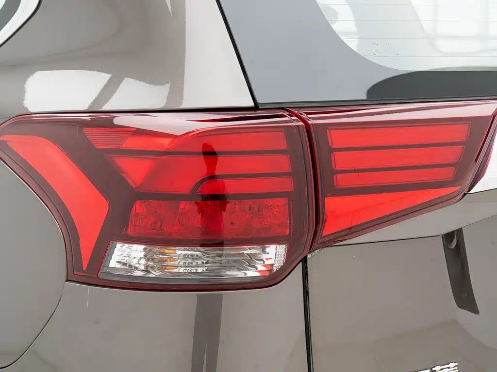 Mitsubishi Outlander 2019 — фото 20
