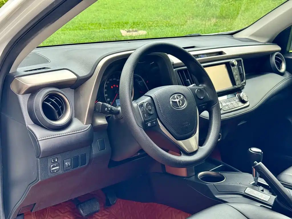 Toyota RAV4 2015 — фото 5