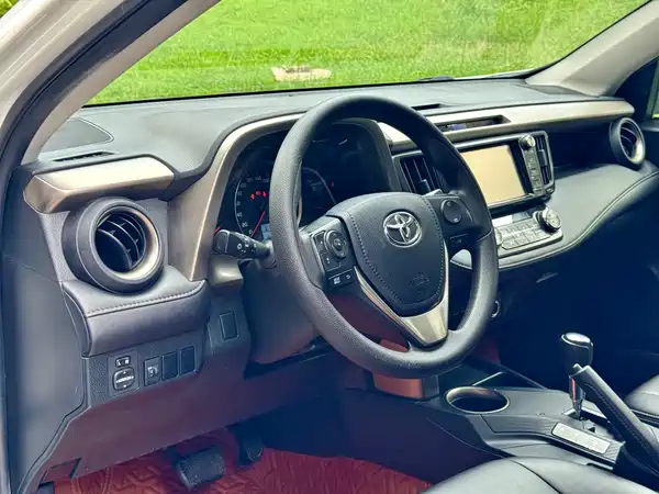 Toyota RAV4 2015