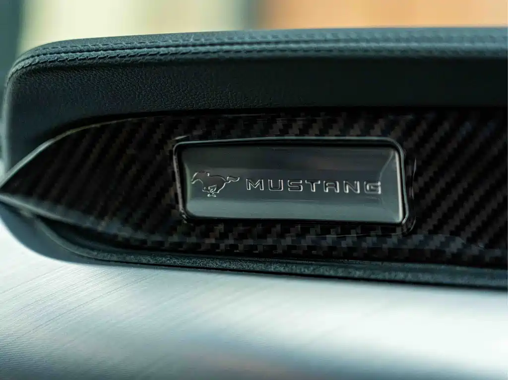Ford Mustang 2018 — фото 19