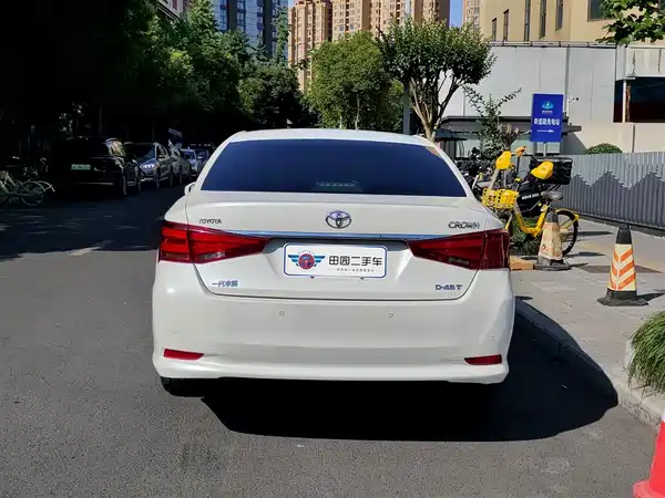 Toyota Crown 2015