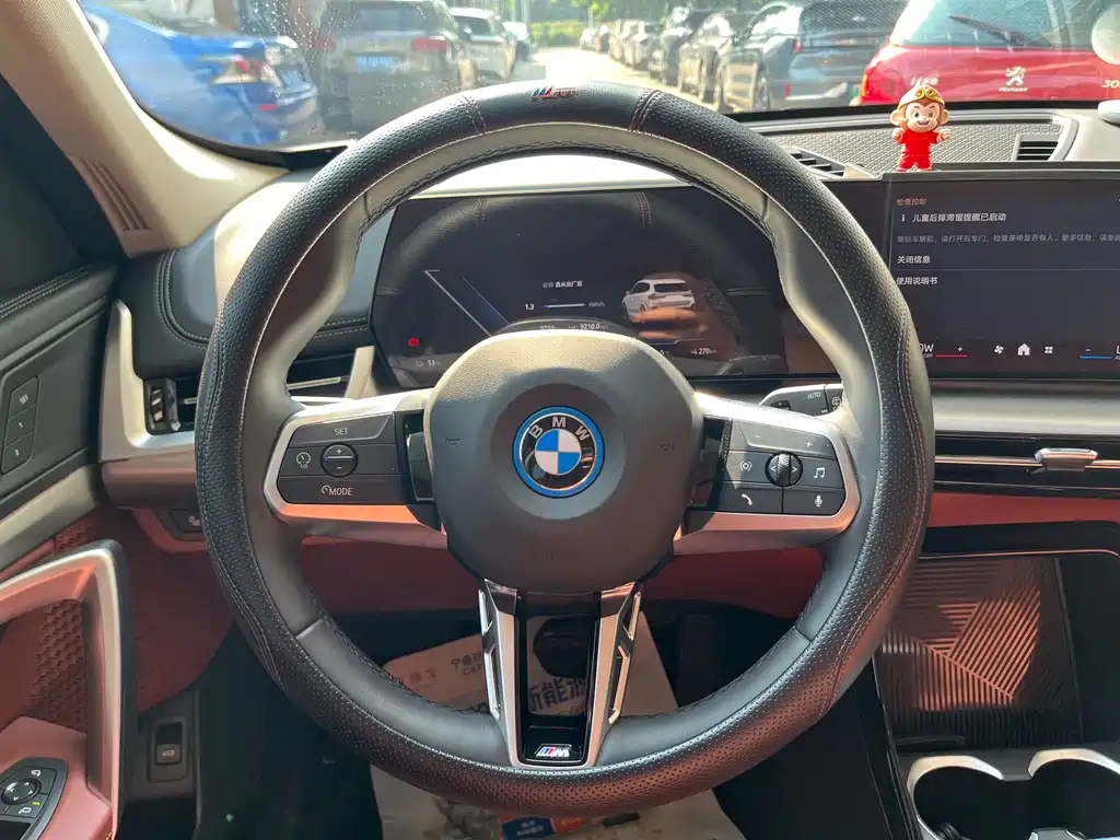 BMW iX1 2025 — фото 11