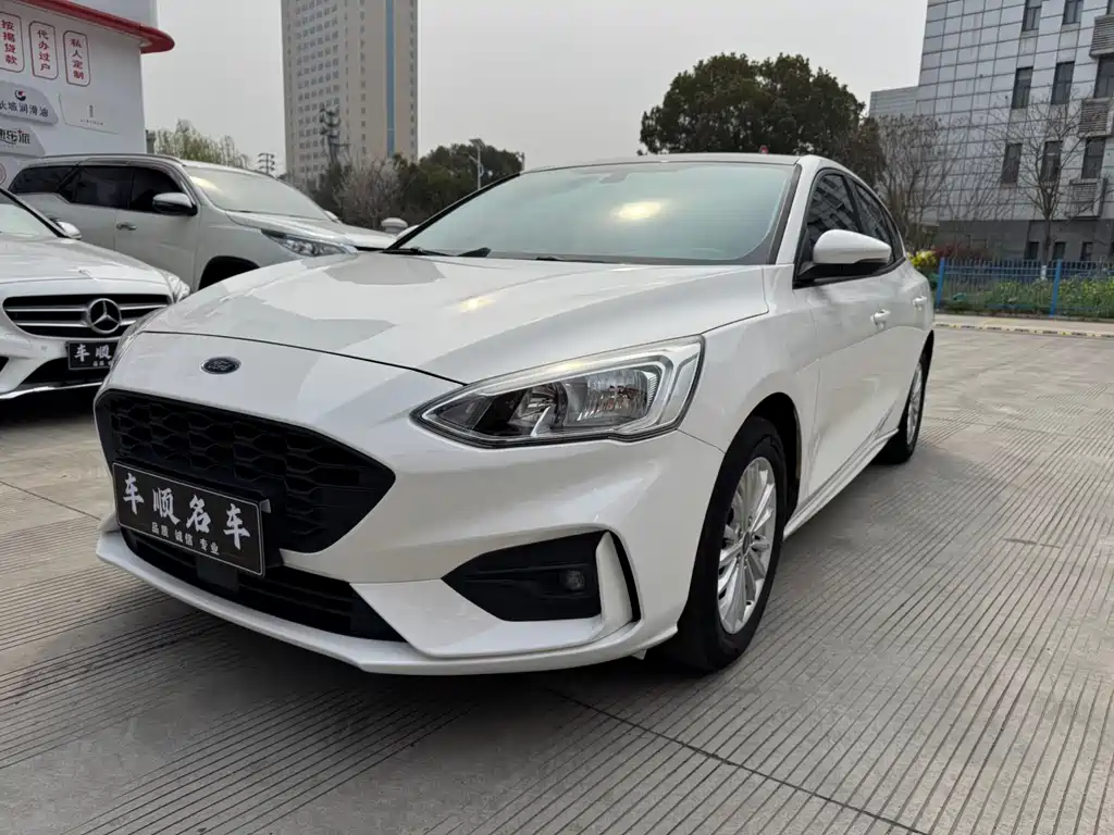 Ford Focus 2020 — фото 1