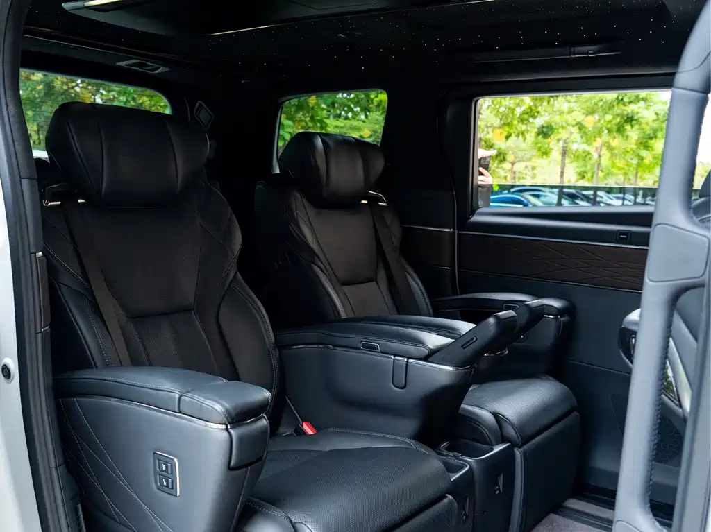 Toyota Vellfire 2023 — фото 17
