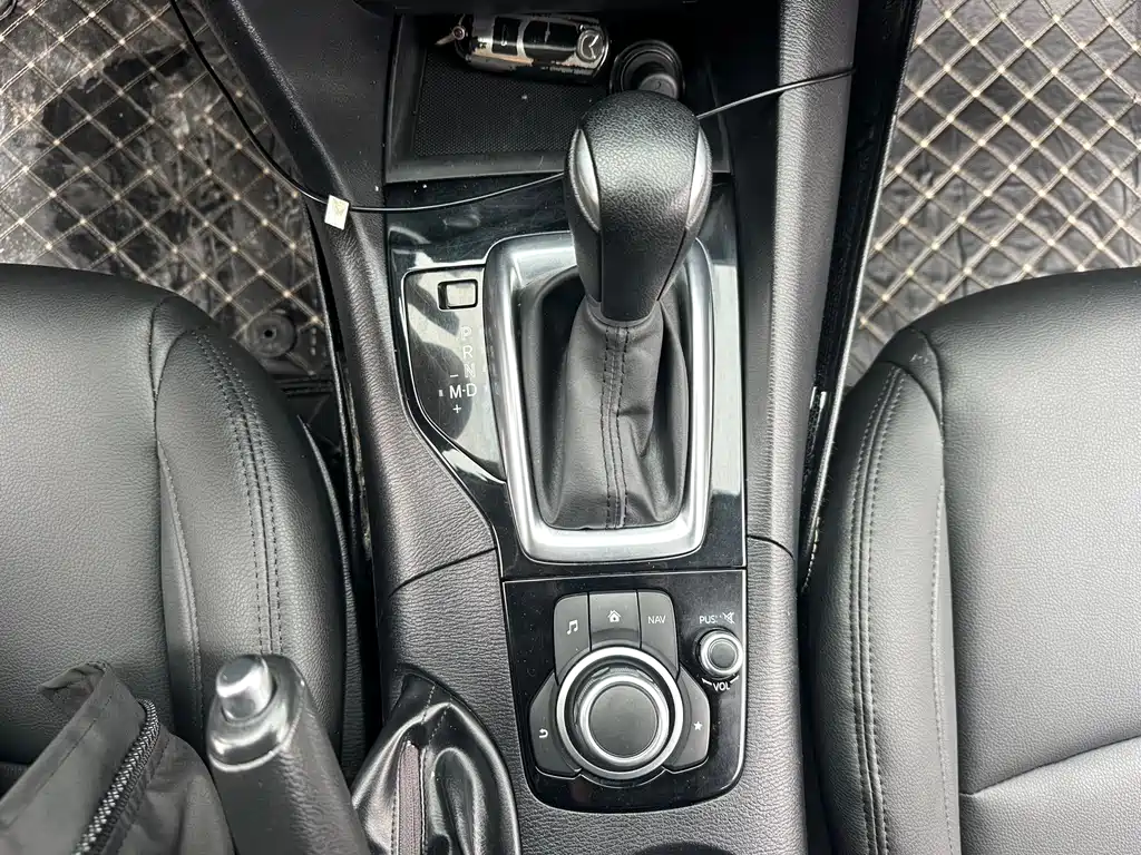 Mazda 3 Axela 2016 — фото 13