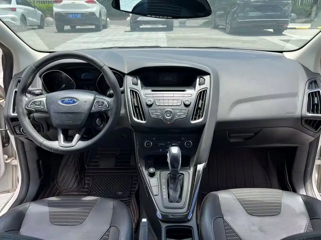 Ford Focus 2016 — фото 18