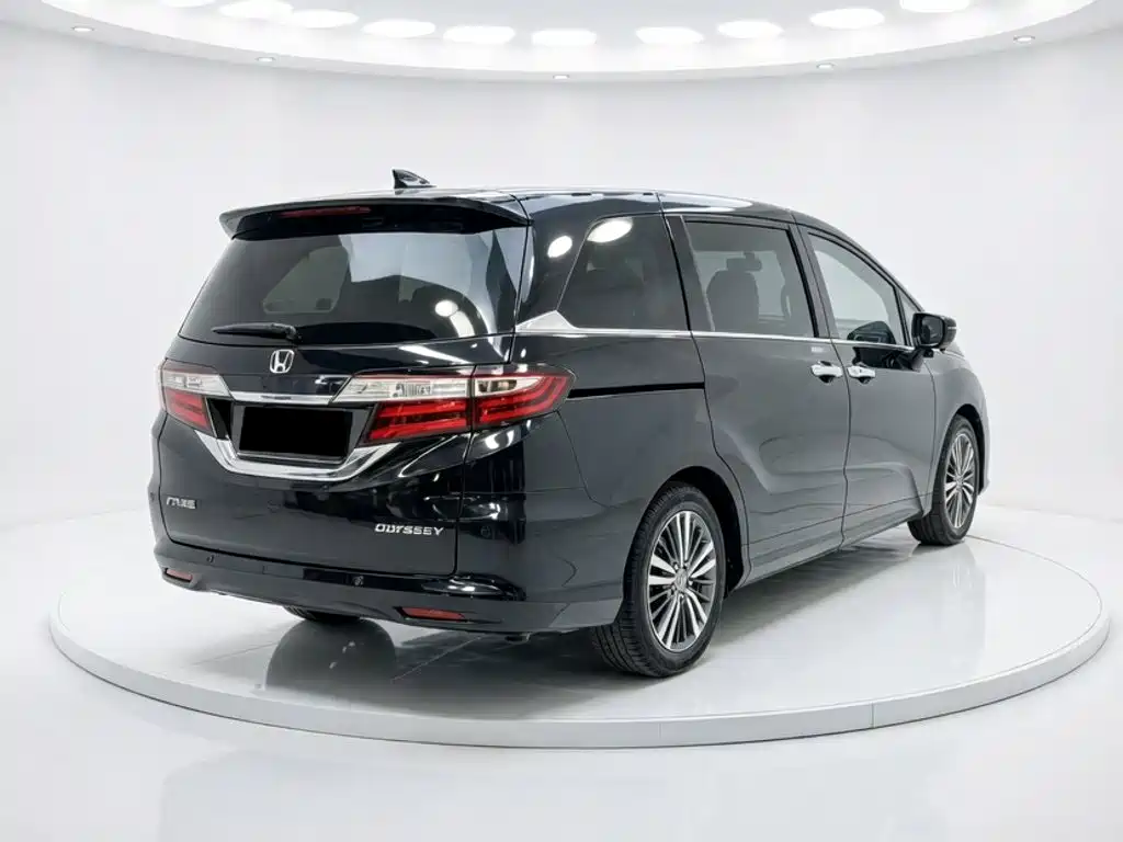Honda Odyssey 2018 — фото 16