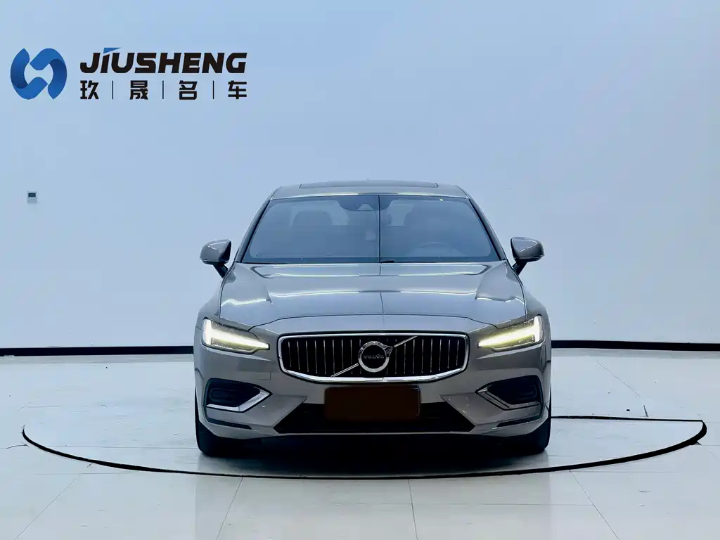 Volvo S60 2021 — фото 18