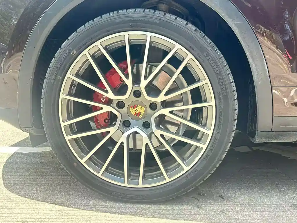 Porsche Cayenne 2016 — фото 15