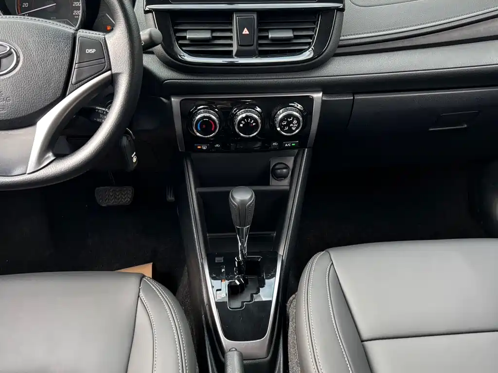 Toyota Yaris L 2022 — фото 11